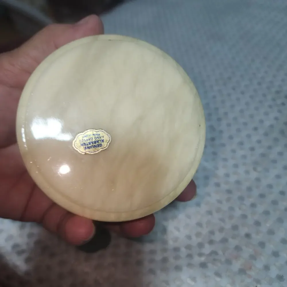 VINTAGE EUC HAND CARVED ALABASTER TRINKET ROUND FLORAL TRINKET BOX
